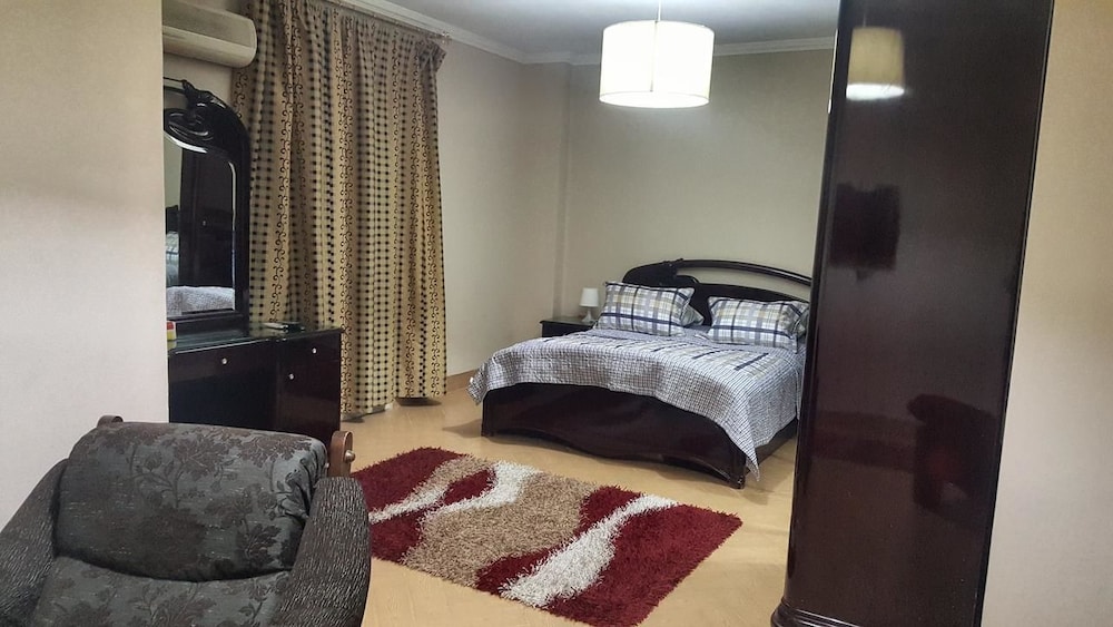 Comfort Apartment, 3 Bedrooms photo 3