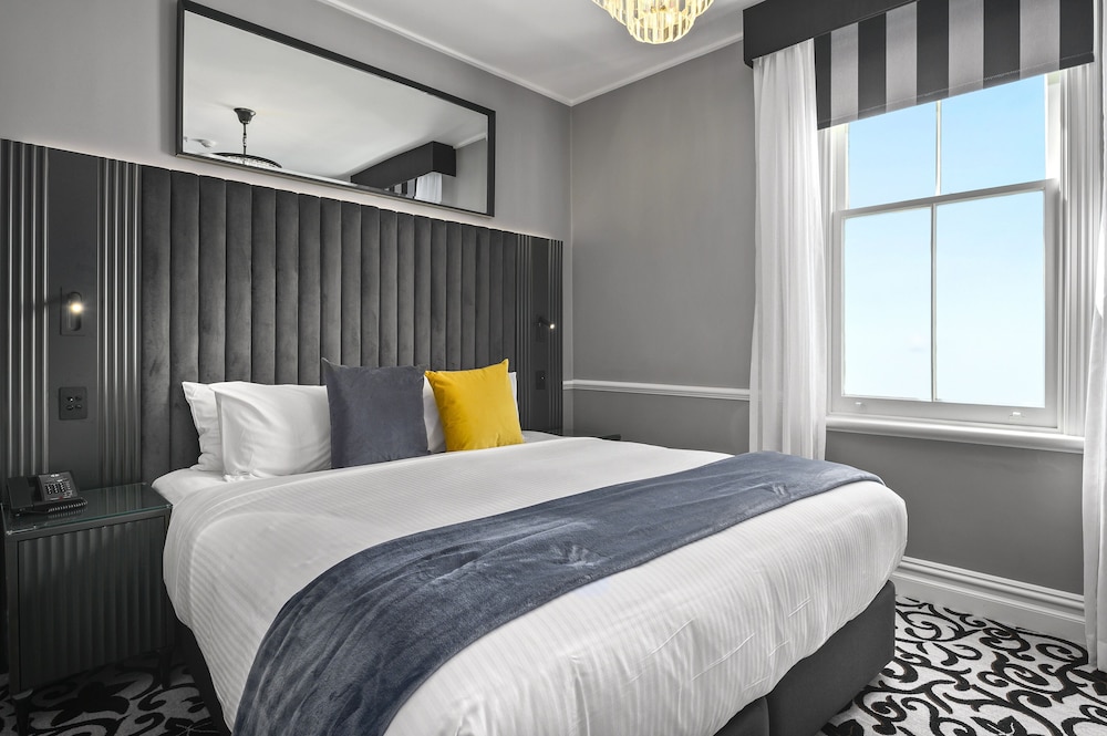 Delmonte Room photo 2
