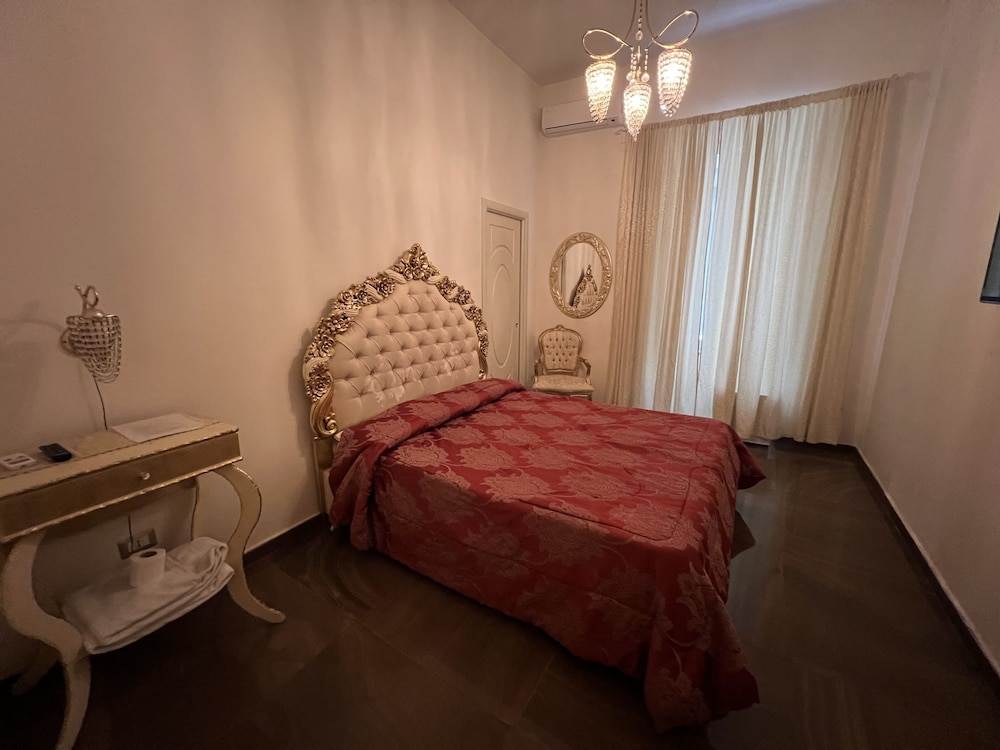 Room (Queen)