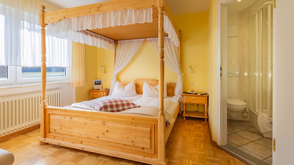 Comfort Double Room, 1 Queen Bed, Vineyard View, Slope side photo 2
