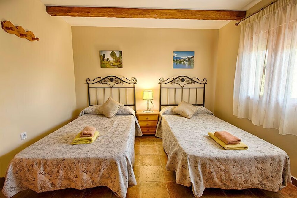 House, 3 Bedrooms photo 2