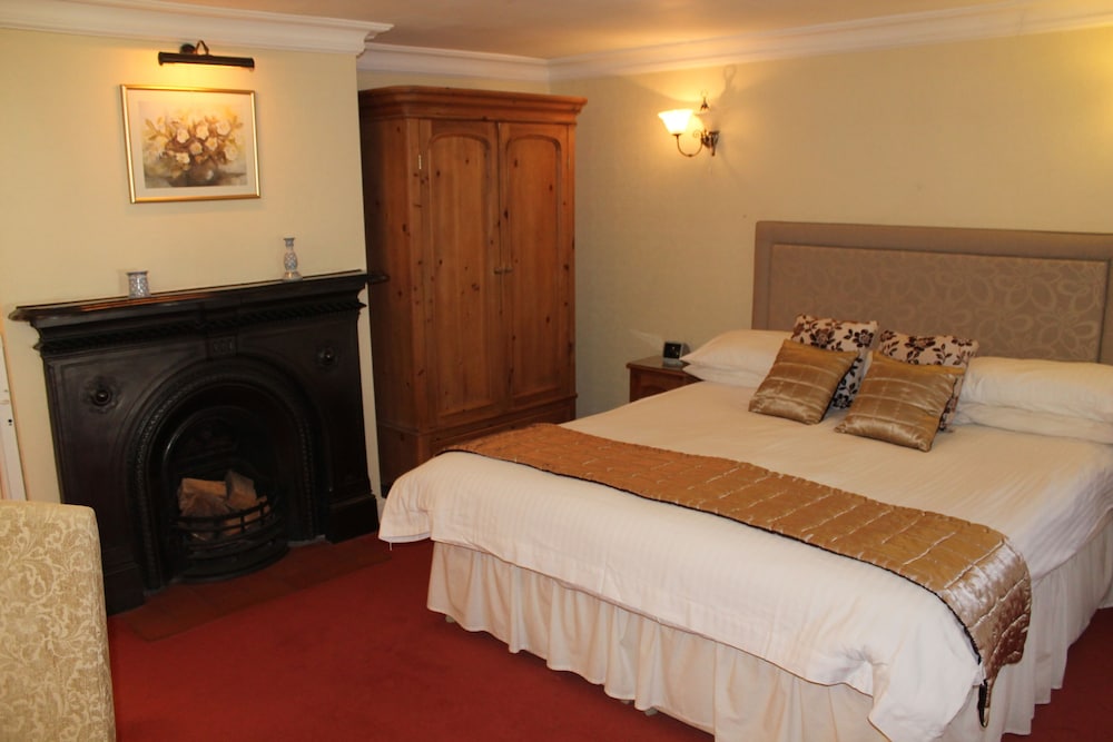 Classic Suite (Breakfast Excluded) with Sofa Bed Max 4 pax, extra charge 25£ per person photo 2