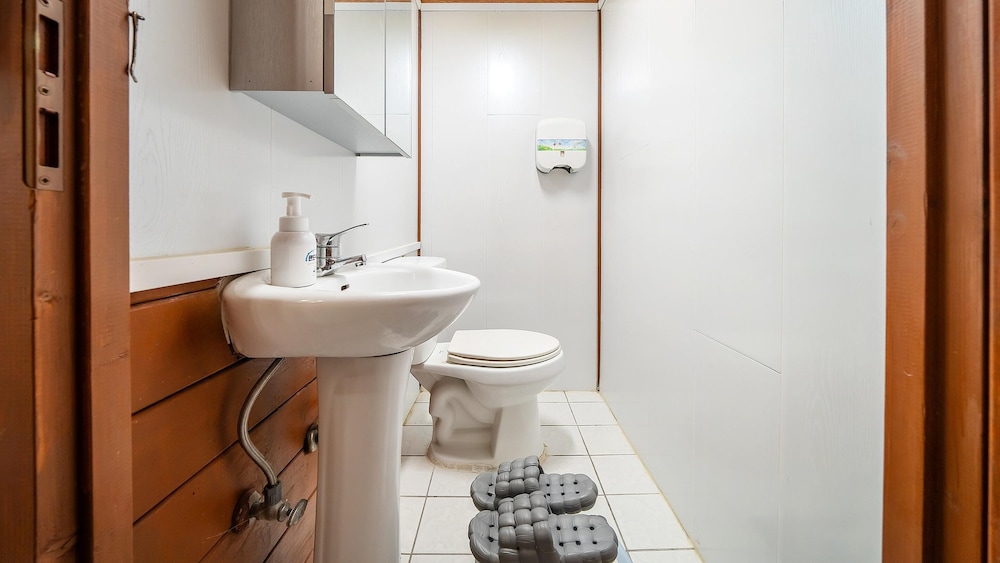 Basic Room, 1 Bedroom (A105) - Photo 7