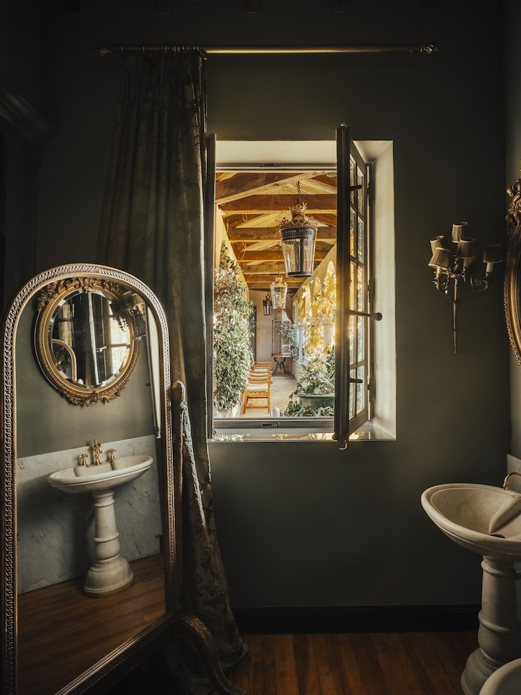 Suite - Photo 6