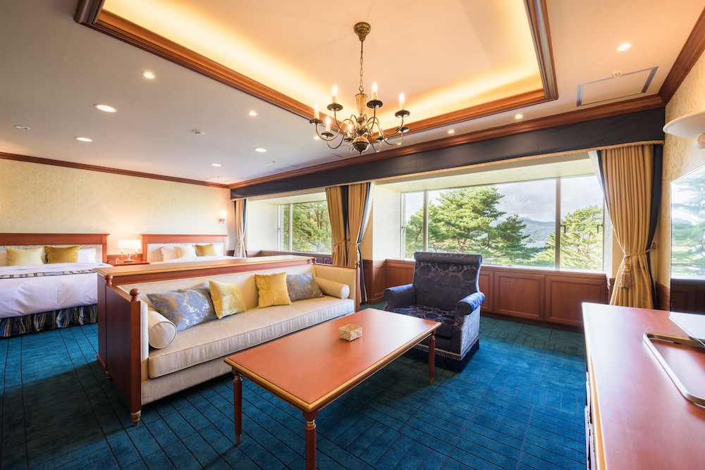 Suite, Non Smoking, Lake View photo 1