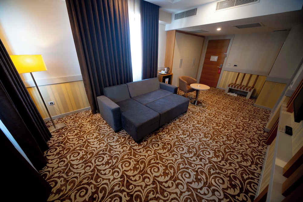 Comfort Suite photo 2