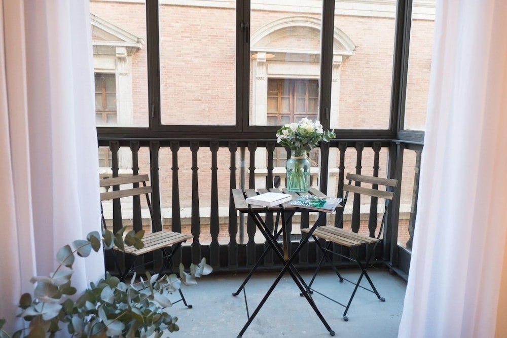 Double Room (Bay window)