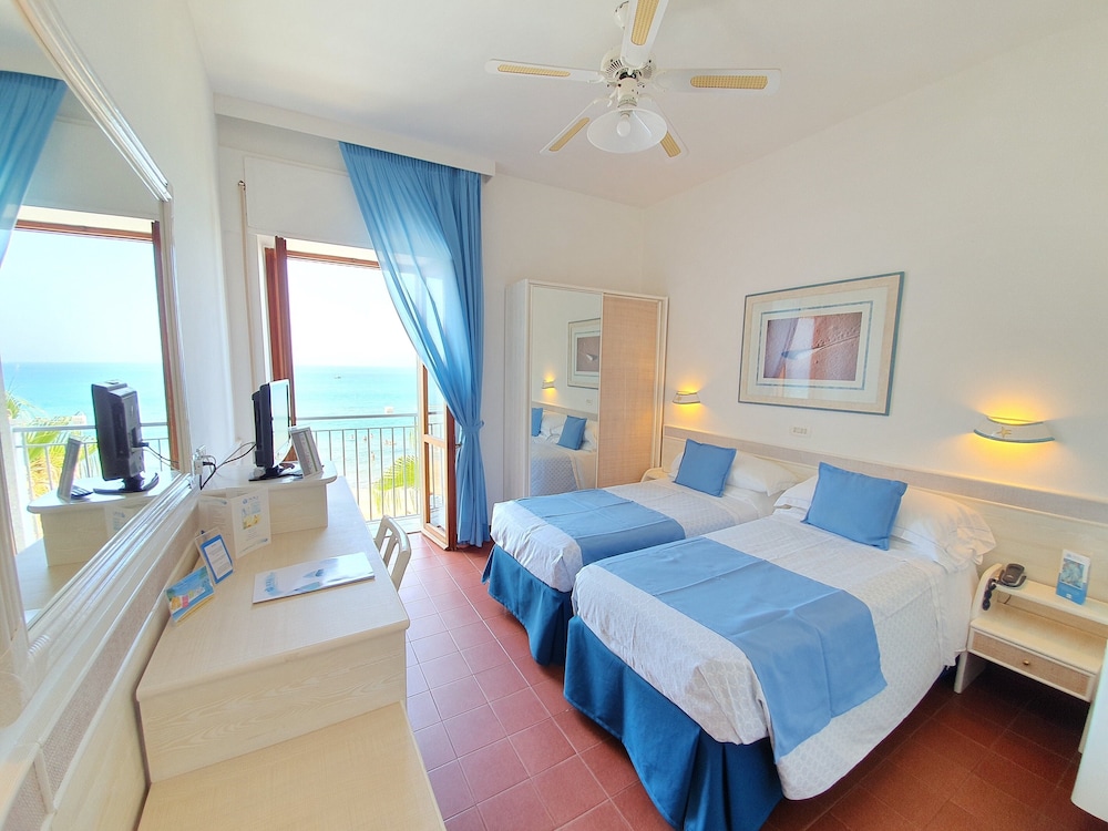 Double Room, Sea View (Marina) - Photo 1