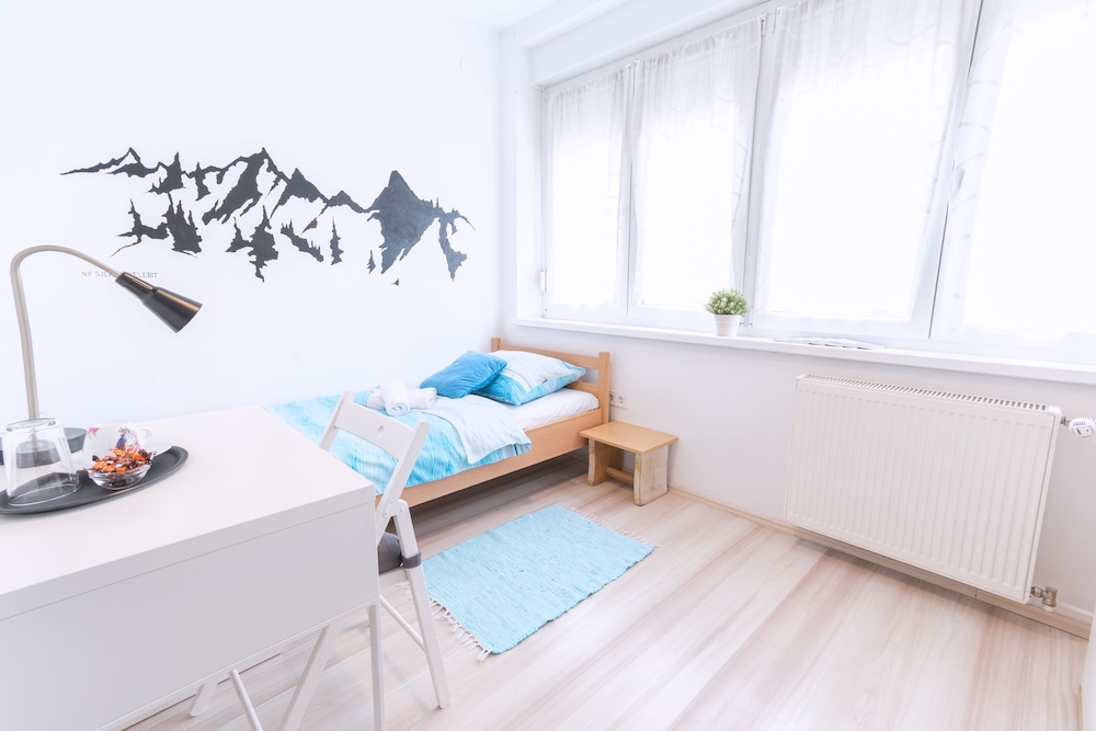Standard Single Room, Shared Bathroom, Garden View