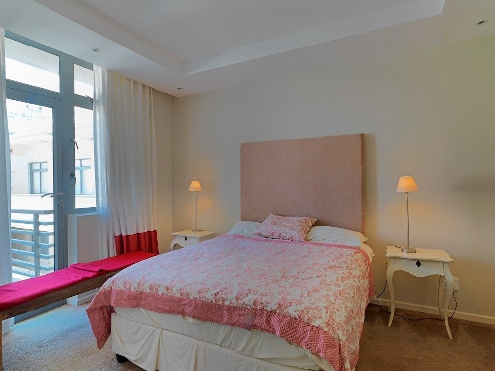 1 Bedroom Courtyard facing Apartments