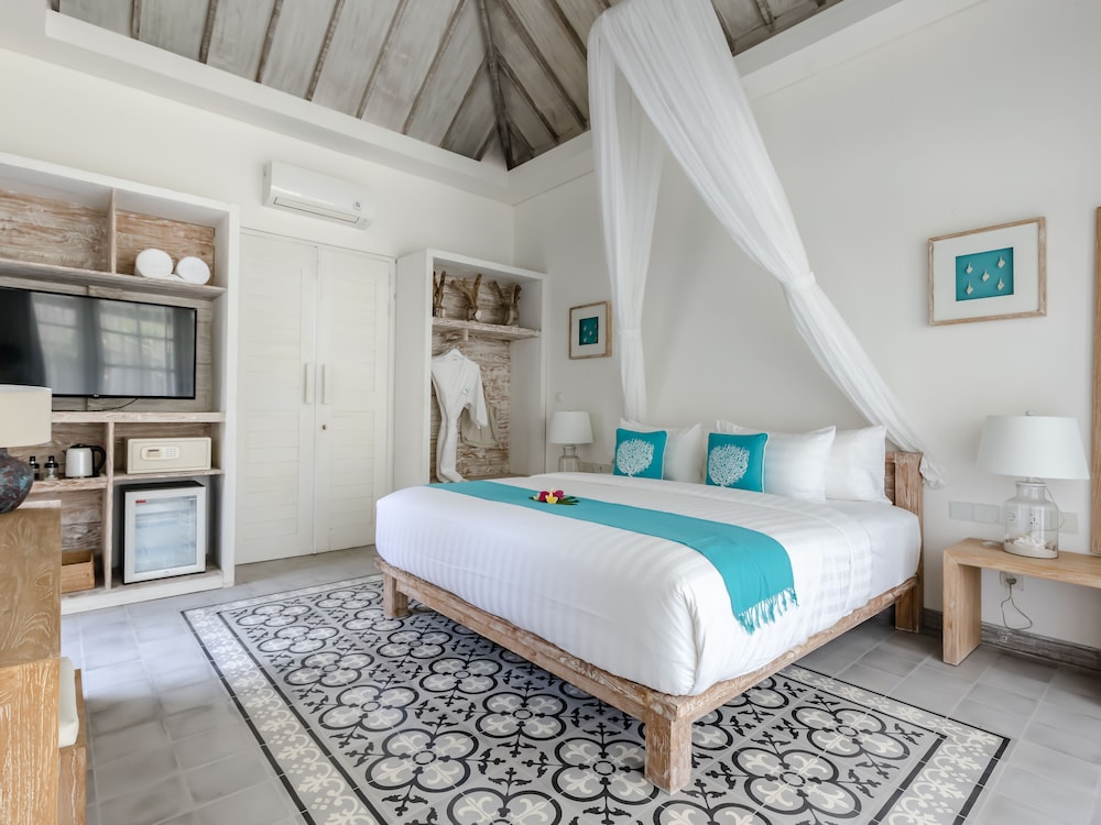 Suite with Pool Access with Daily Afternoon Tea - Photo 2