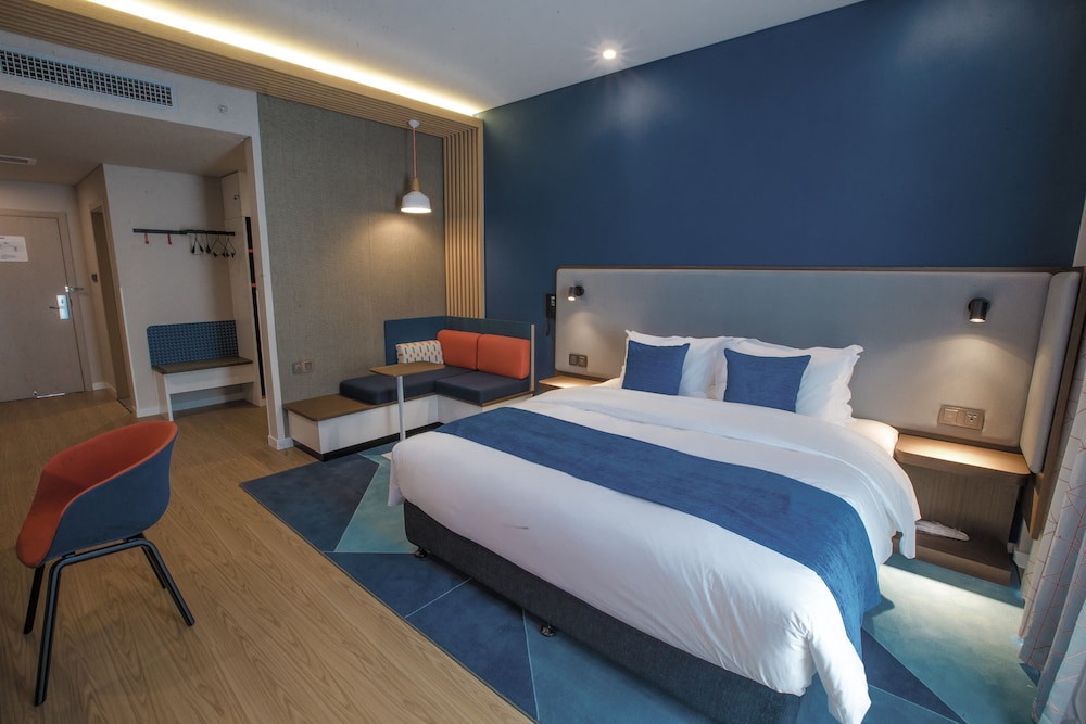 Standard Room, 1 King Bed, Accessible photo 1