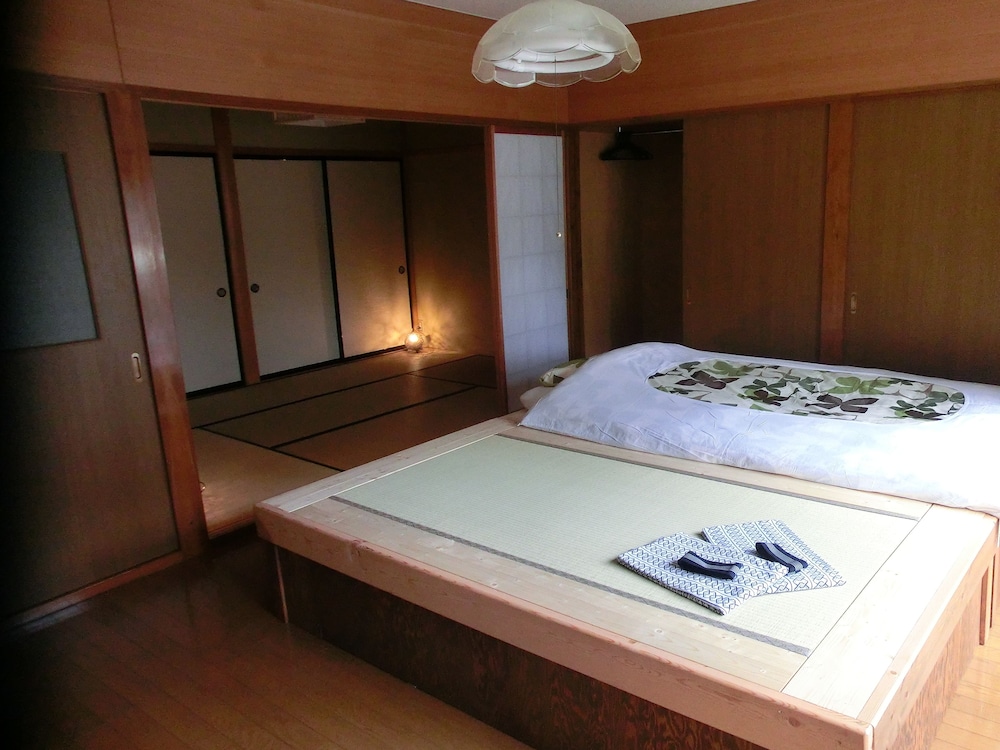 Japanese Western Style with Shared Bathroom photo 1