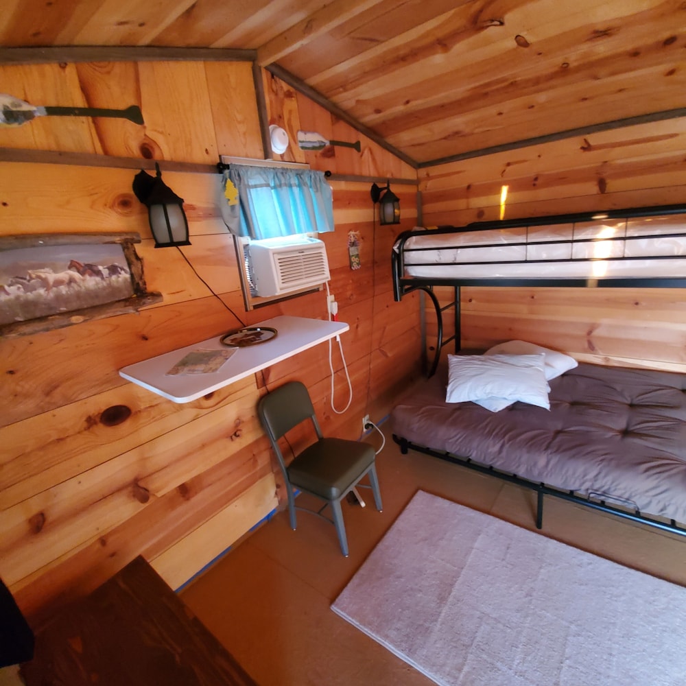 Basic Cabin photo 1
