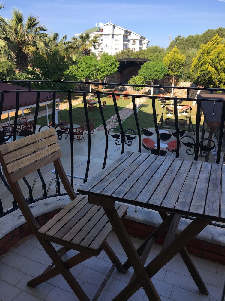 Standard Triple Room, Multiple Beds, Sea View photo 1