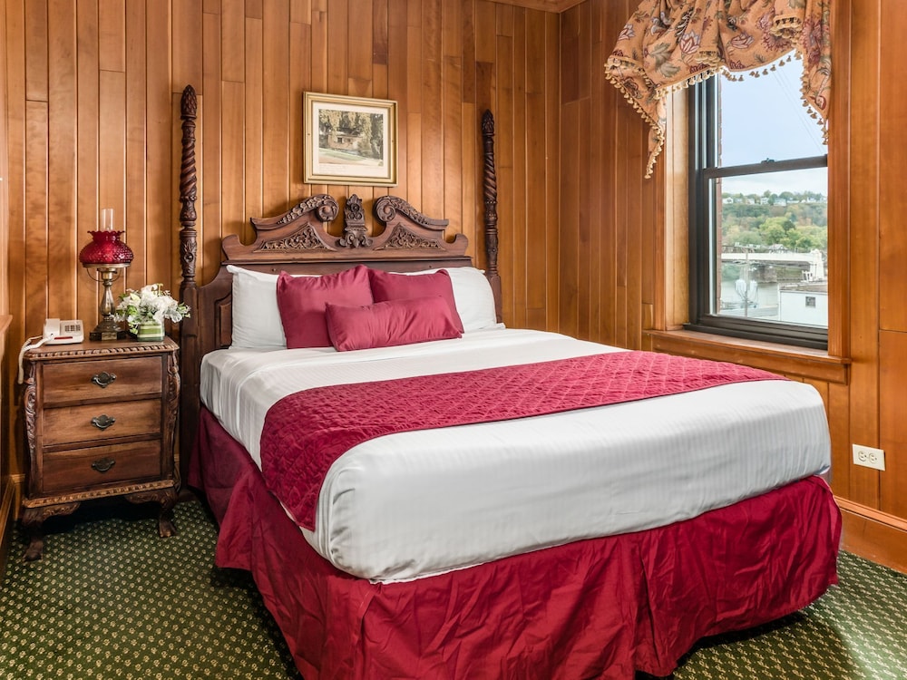 Queen Junior Suite