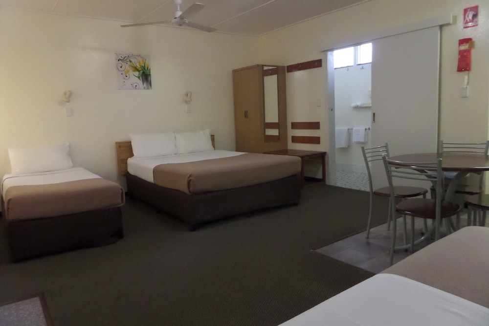 Family Suite, 1 Bedroom, Non Smoking, Kitchenette (family room) photo 3