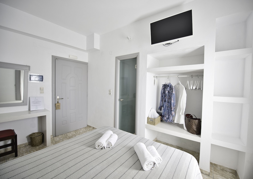 Double or Twin Room - Photo 10