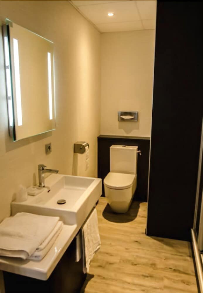 Standard Double Room (Room Service) photo 3