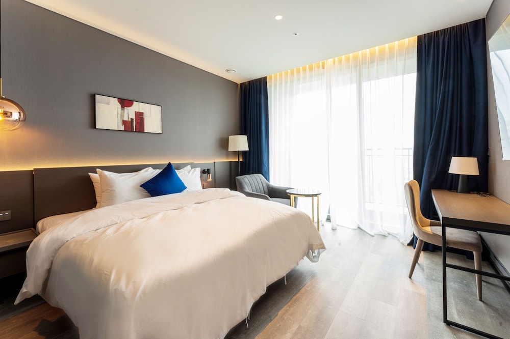 Executive Room - Photo 3