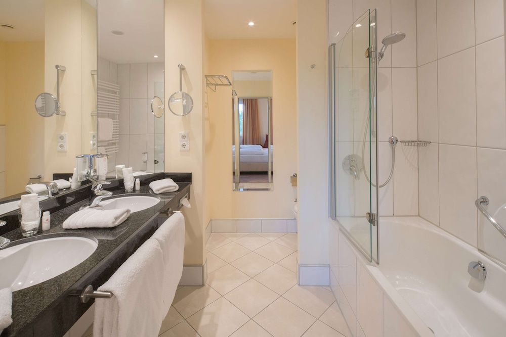Deluxe Room, 1 Double Bed - Photo 2