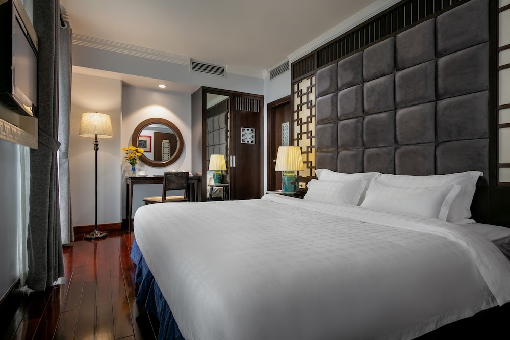 Junior Double Suite Balcony Street View photo 2