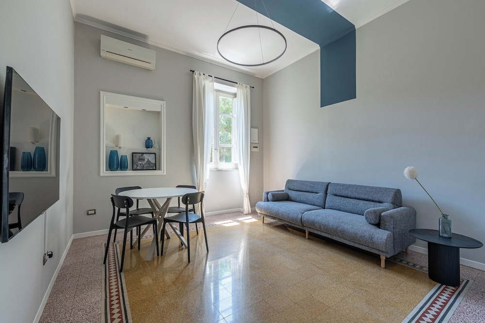 Apartment, Balcony