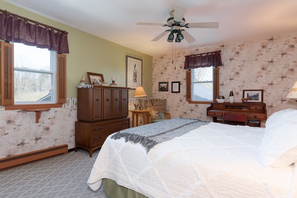 Adirondack Room photo 2