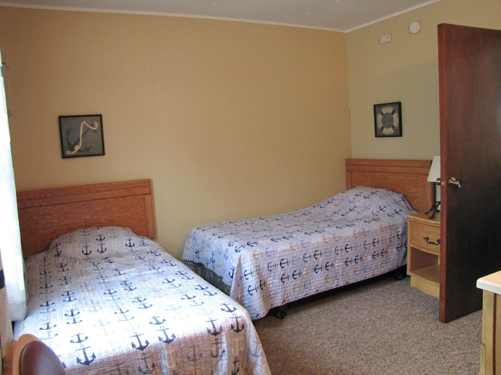 Standard Cabin, 2 Twin Beds photo 3