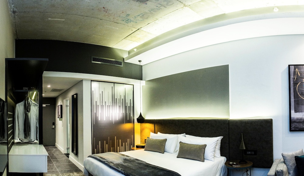 Superior Suite, 1 King Bed, Ensuite photo 1