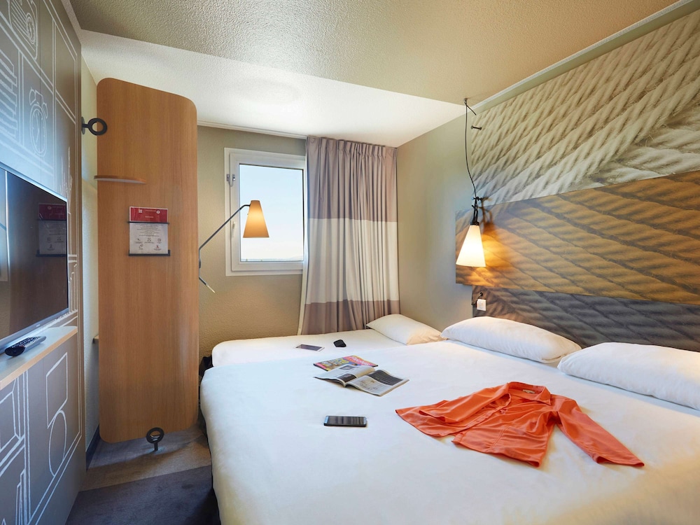 Standard Room, Multiple Beds - Photo 1