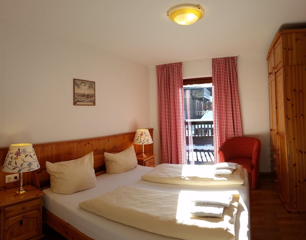 Family Suite, 1 King Bed with Sofa bed, Non Smoking, Mountain View photo 1