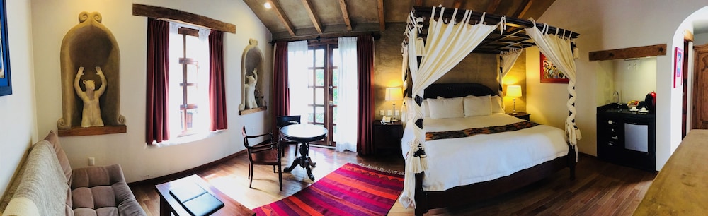 Deluxe Suite, 1 King Bed photo 3