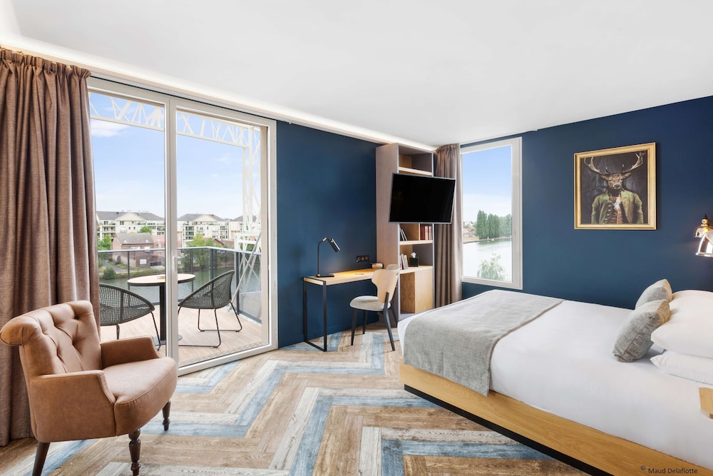 Executive Suite, 1 King Bed, Non Smoking (Twin bed on request) photo 1
