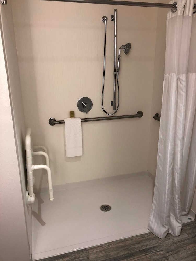 Room, 2 Queen Beds, Accessible, Oceanfront (Hearing) - Photo 2