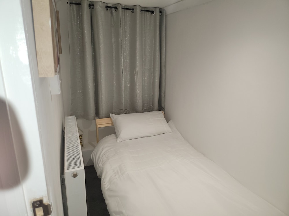 Apartment photo 2