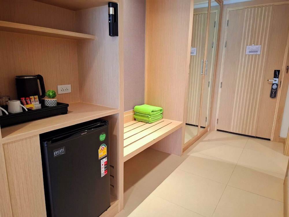Deluxe Double Room, Pool Access photo 3