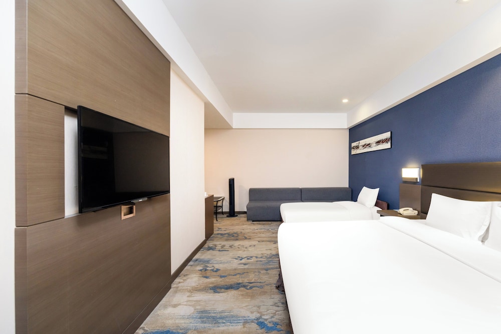 Suite, 1 King Bed photo 3