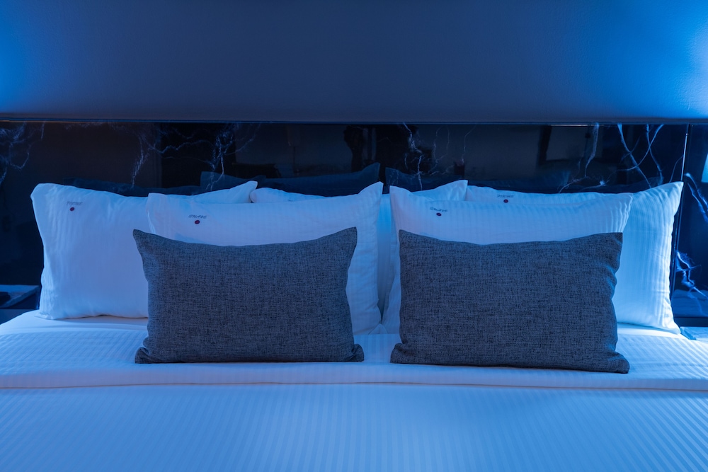 Superior Room, 1 King Bed - Photo 16