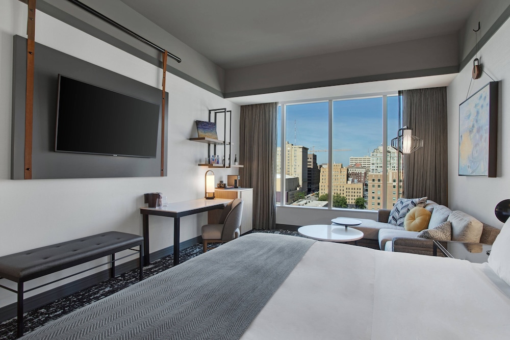 Suite, 1 Bedroom - Photo 2