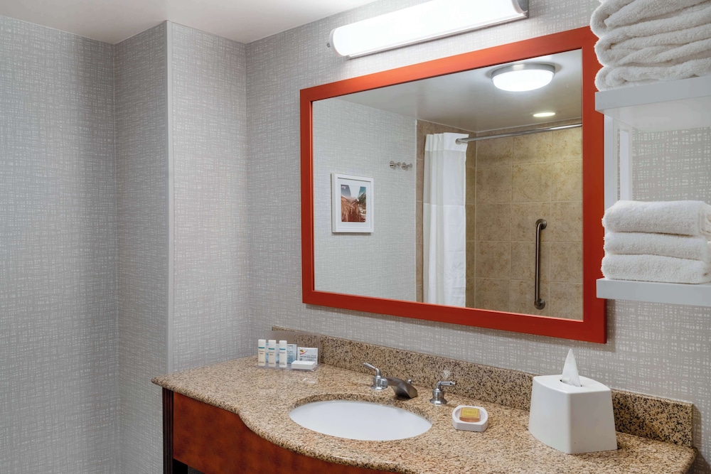 Room, 1 King Bed, Accessible (Hearing) - Photo 4