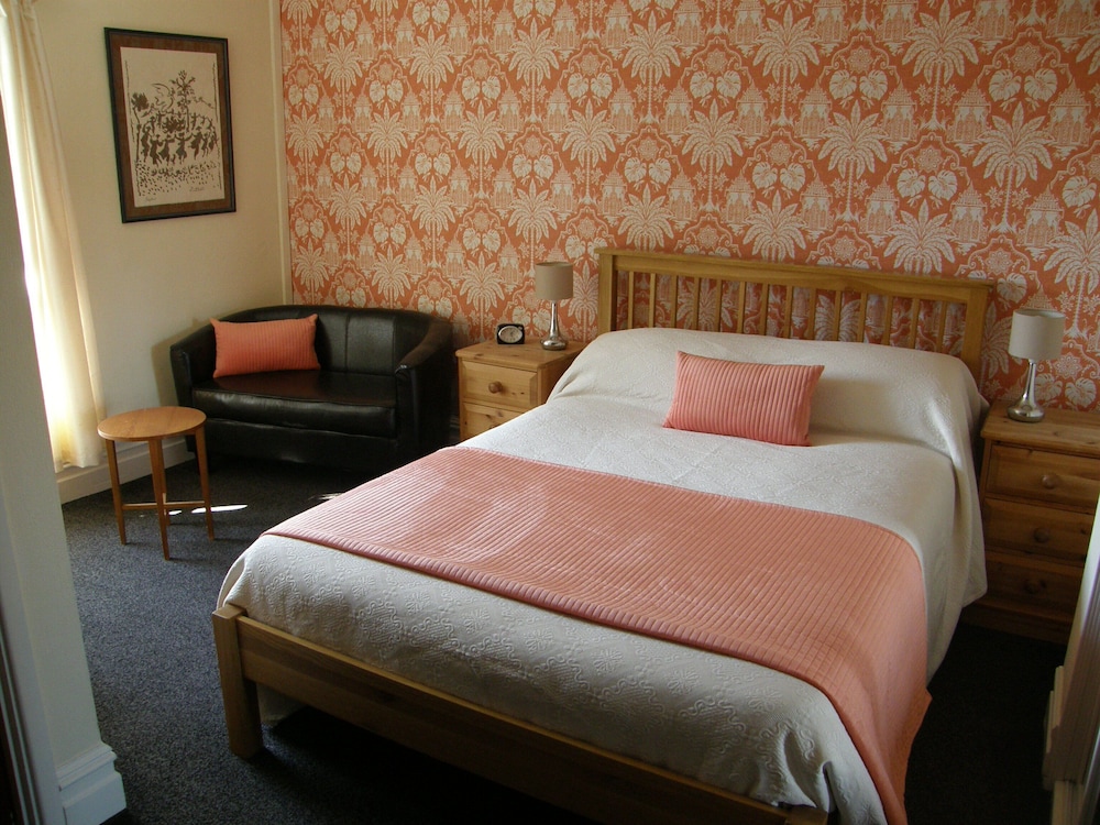 Standard Double Room, Ensuite, Garden View (Gruffudd (Room 4))