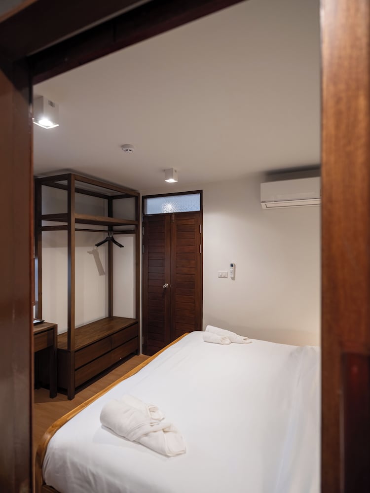Presidential Apartment, 4 Bedrooms, City View photo 3