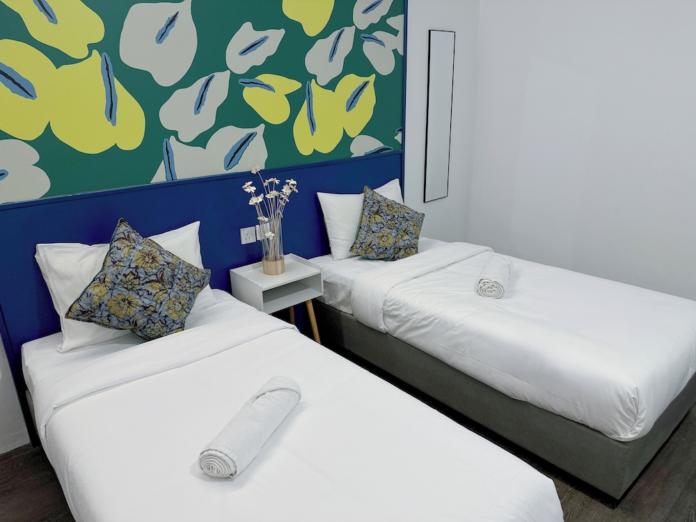 Twin Bedroom with Private Bathroom