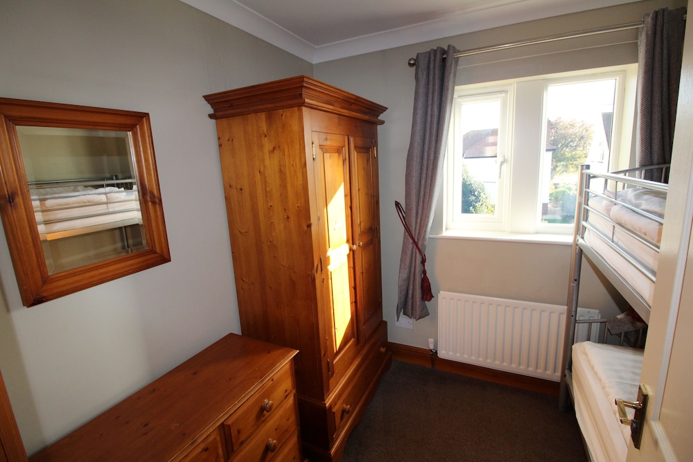 Traditional Cottage, 3 Bedrooms photo 2