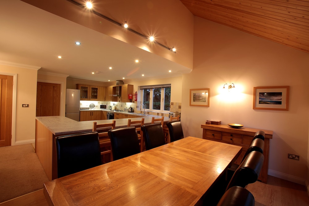 Luxury Cottage, 4 Bedrooms, Sauna, Garden Area photo 2