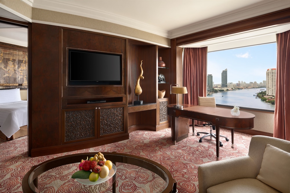 Shangri-La Wing, Executive Suite, 2 Twin Beds, River View