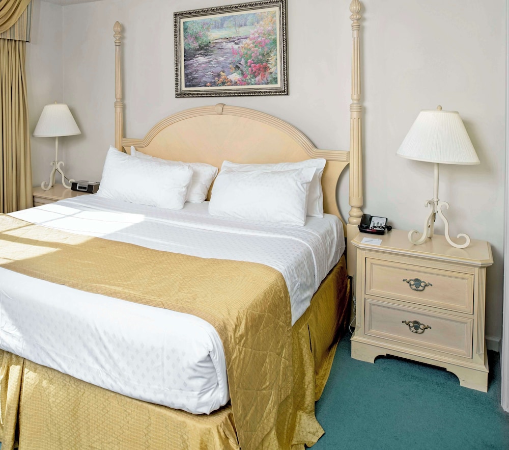 Suite, 2 Bedrooms (Roll-In Shower) - Photo 1