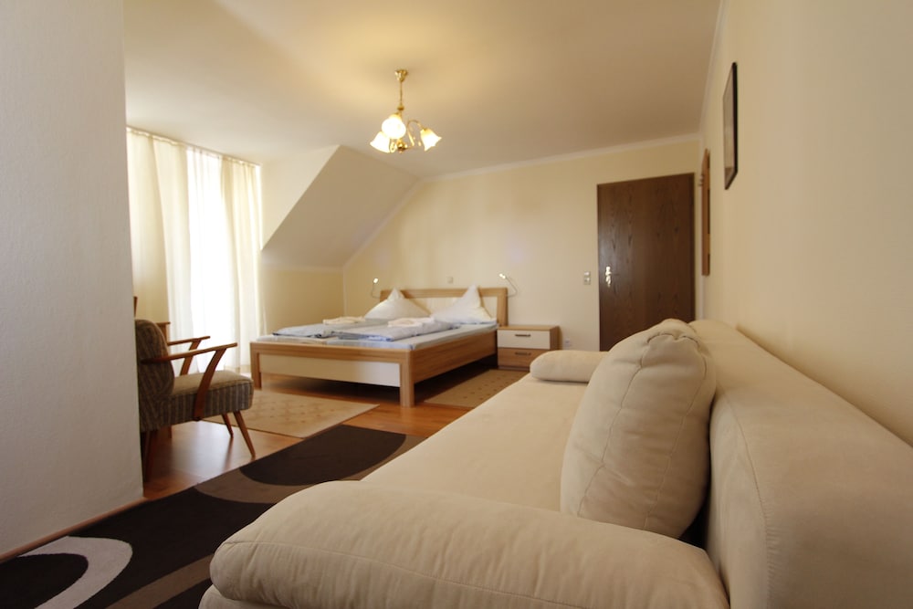 Triple Room, 3 Twin Beds photo 1
