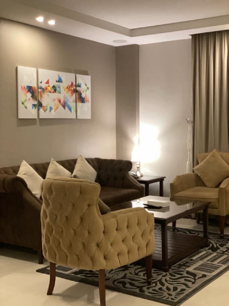 Executive Suite, 1 Bedroom - Photo 4
